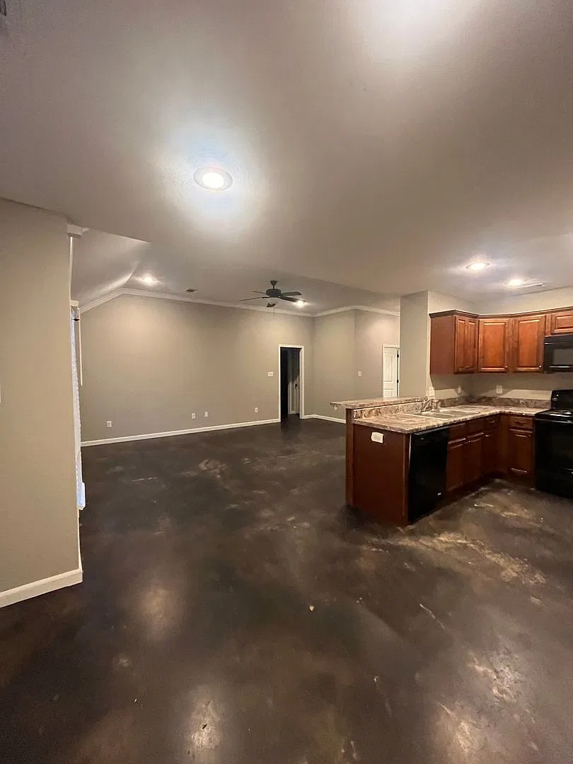 3 Bed / 2 Bath Available Now! — Photo 4