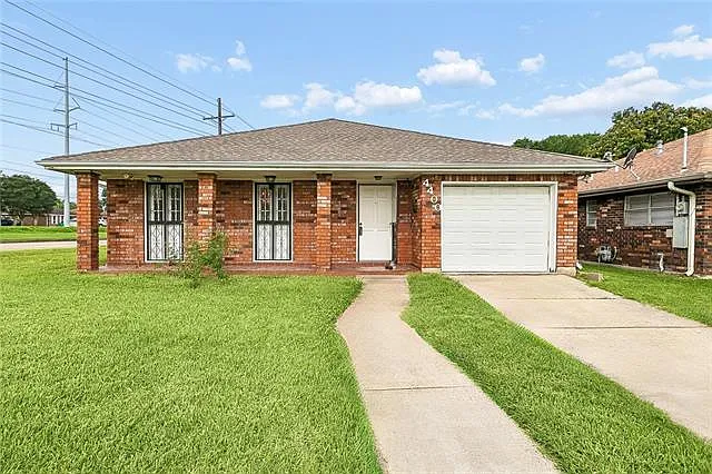 3 bed, 2.0 bath, 1822 sqft, $2,200 — Photo 2