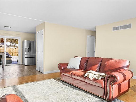 3rd image of 116 Tilton Park Dr