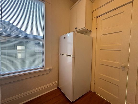 3rd image of 309 Dayton Ave #204