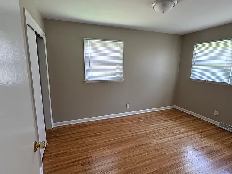 410 E Lincoln St — Photo 9