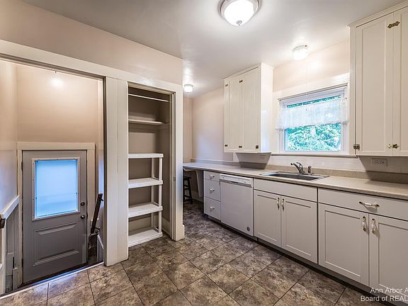 5th image of 1437 E Park Pl