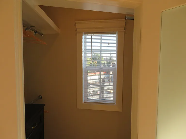 Claremont Towers Apartments — Photo 23