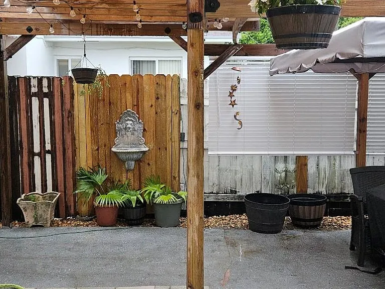 11267 SW 7th St — Photo 8