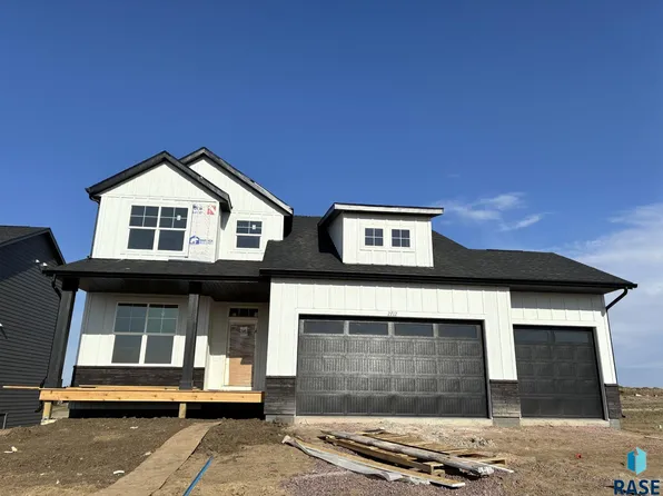 2712 S Copper Creek Ave, Sioux Falls, SD 57110