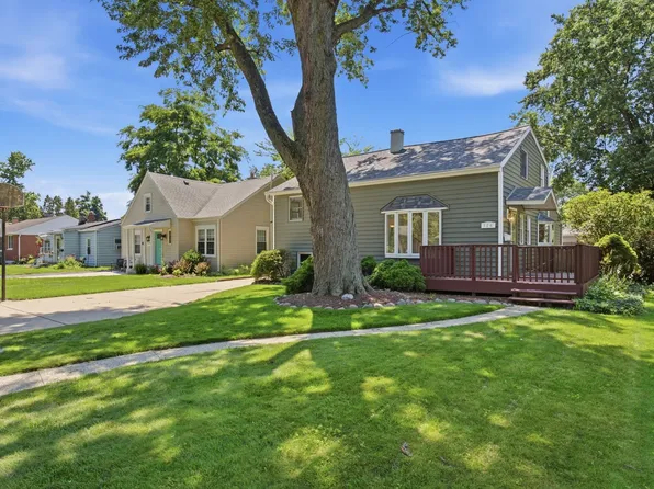 126 S Lodge Ln, Lombard, IL 60148