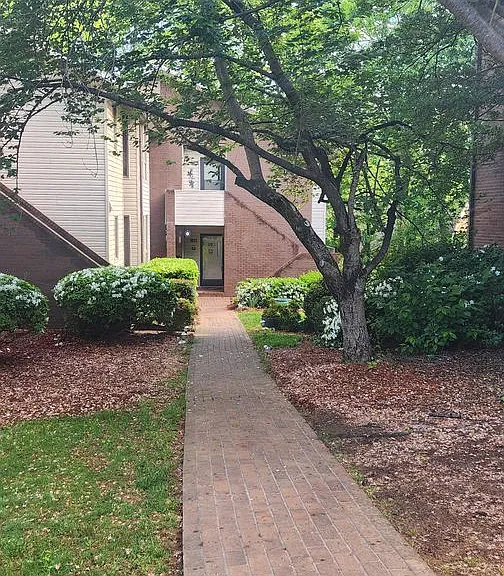 121 Forest View Dr — Photo 1