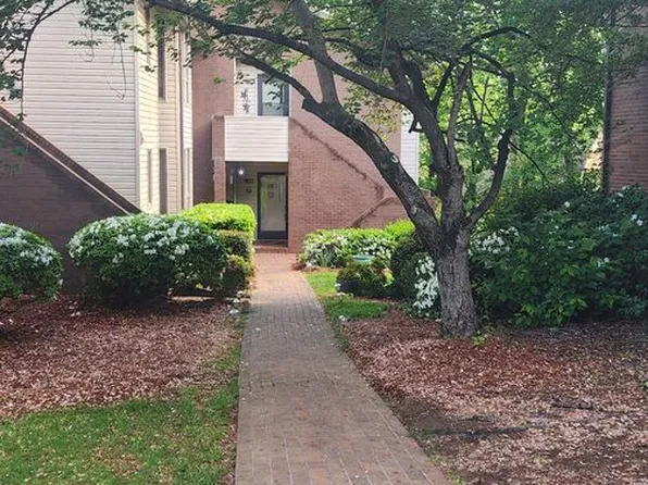 121 Forest View Dr, Winston Salem, NC 27104