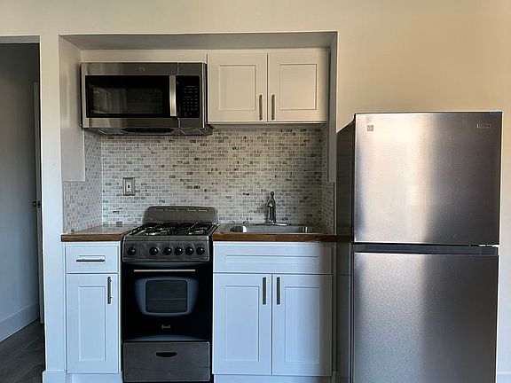 4th image of 527 S Hobart Blvd APT 109