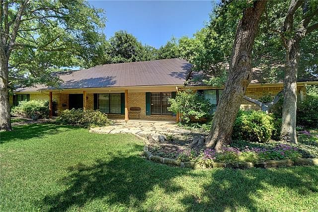 1st image of 1702 Green Oaks Dr