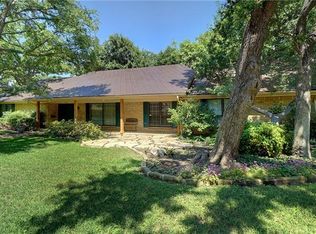 1702 Green Oaks Dr, Irving, TX 75061
