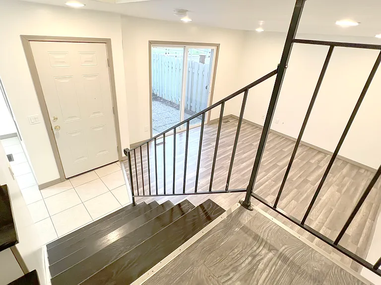 7694 Dunmore Rd — Photo 5