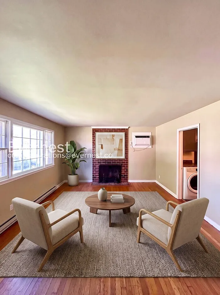 3 bed, 1.5 bath, 1170 sqft, $2,095 — Photo 2