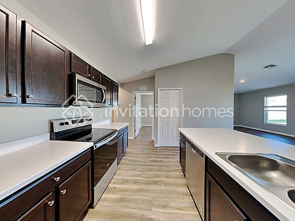 5th image of 413 NW 6th Ter