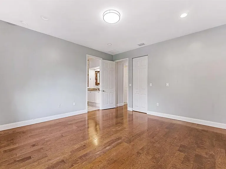 6884 Julia Gardens Dr #0 — Photo 22