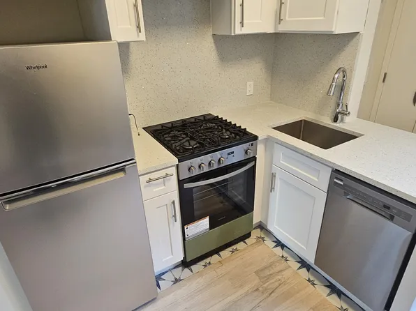 245 East 62nd Street image 1 of 11