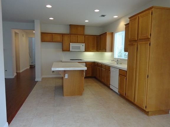 3rd image of 28052 Hayward Dr