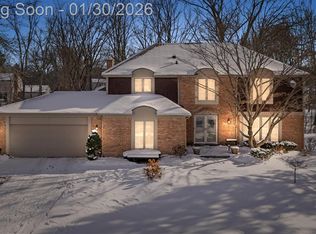 31114 N Park Dr, Farmington Hills, MI 48331