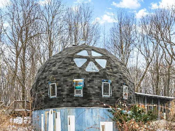 N4535 Oakland Dr, Waupaca, WI 54981