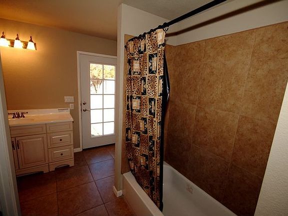 5th image of 3244 E Hillery Dr