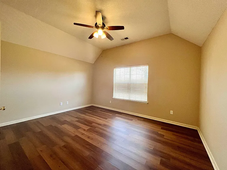 1507 Pemberton Ln — Photo 6