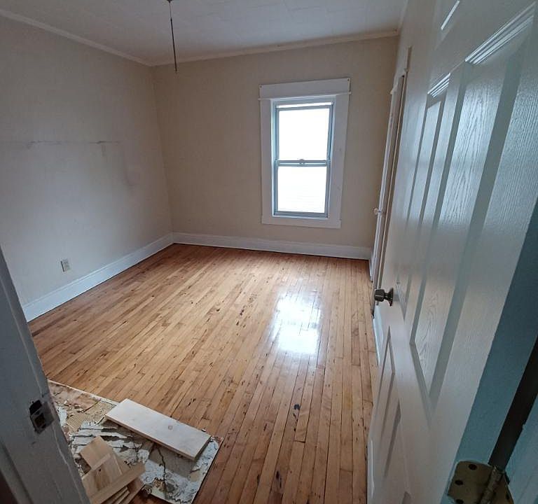 1st image of 17 Bullard St #3