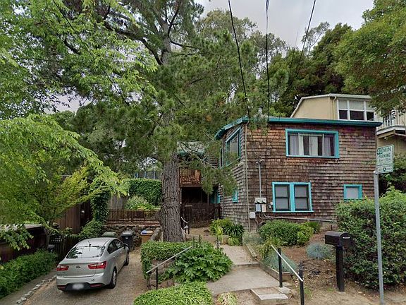 View of front of house and car port