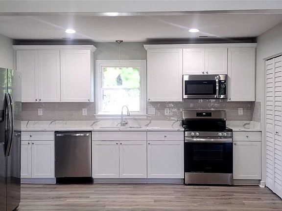 4th image of 9347 Edington Dr