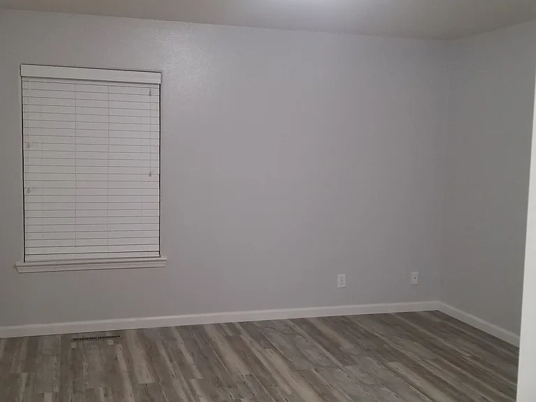 1563 Sommer St — Photo 10