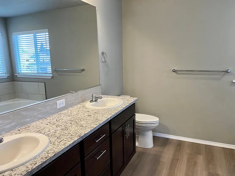 825 N Willow Ct — Photo 11
