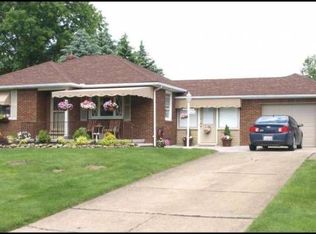 323 Elmwood Dr, Hubbard, OH