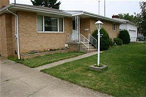 2nd image of 1851 Tiffany Dr NE