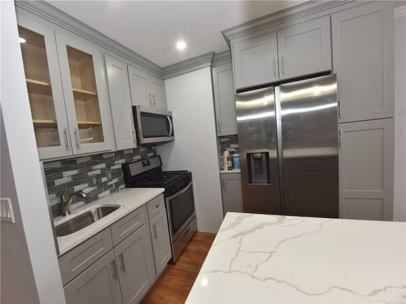 4th image of 623 Vandalia Ave #1