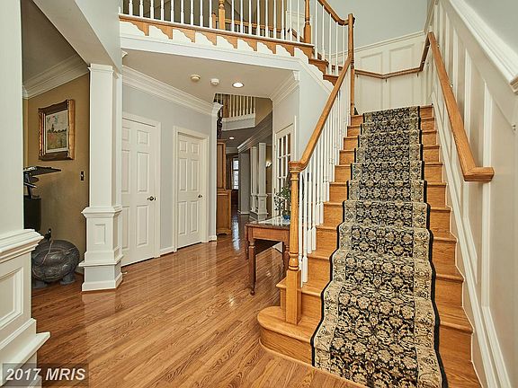 4th image of 10090 Farrcroft Dr