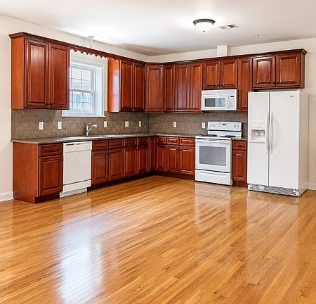 2nd image of 196 Franklin Ave APT 2