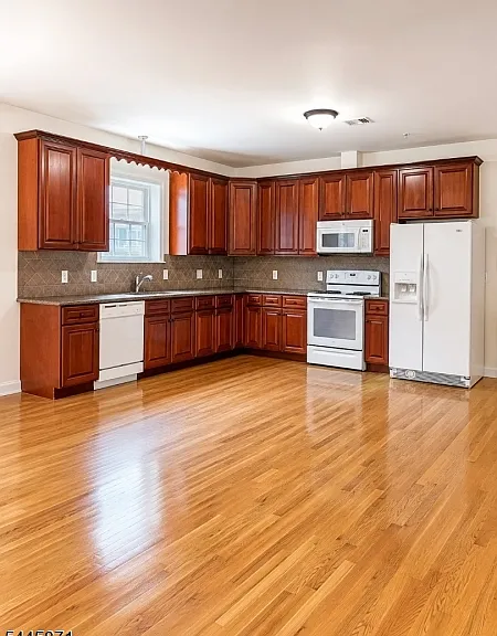 196 Franklin Ave #2 — Photo 2