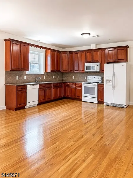196 Franklin Ave #2