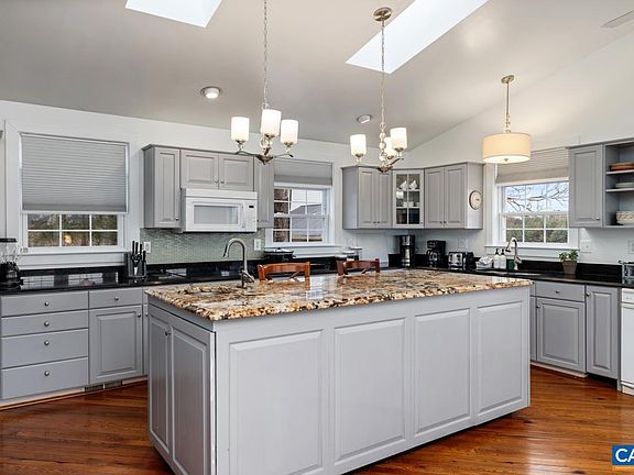 5th image of 106 Vista Heights Dr