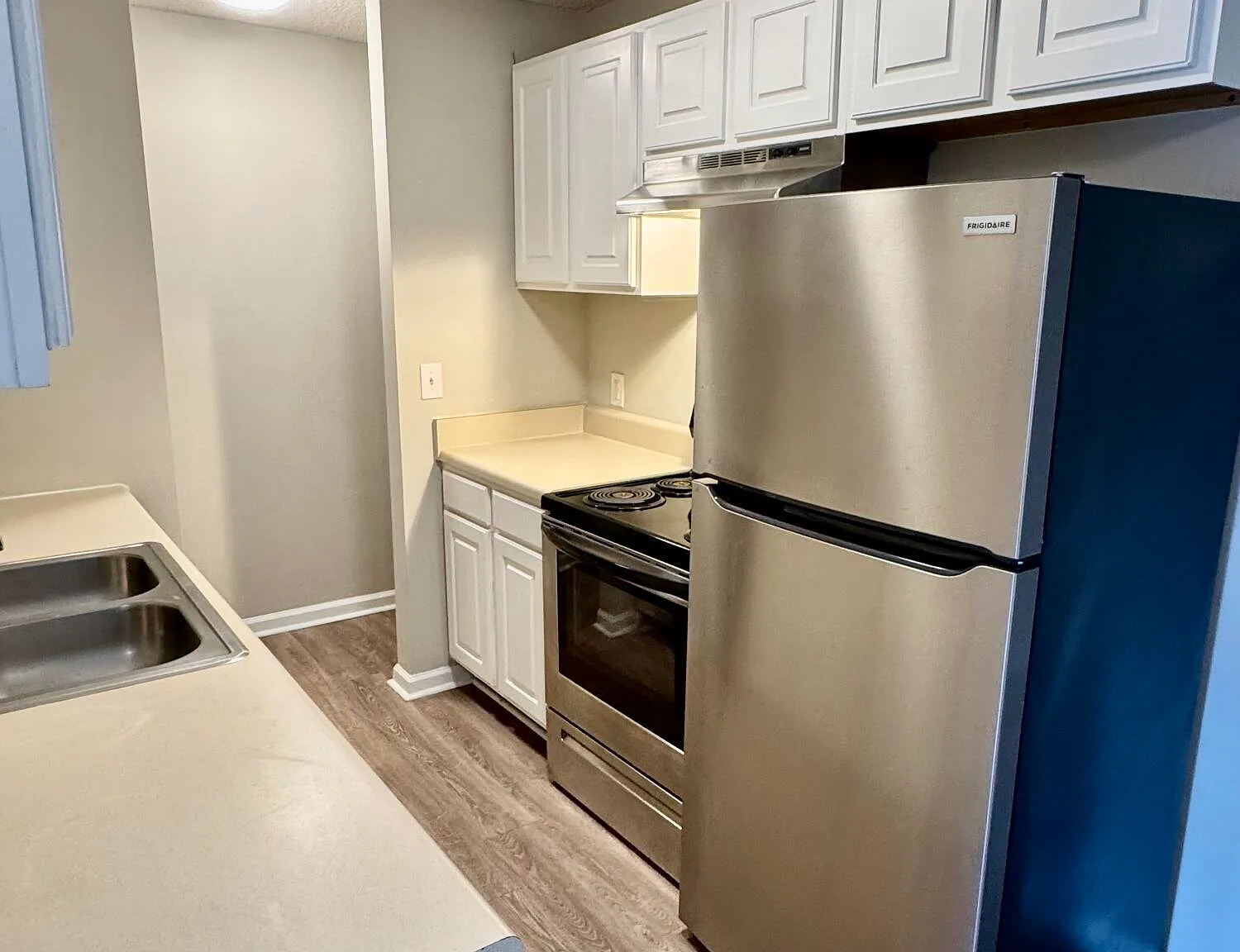 1 bed, 1.0 bath, $875 — Photo 3
