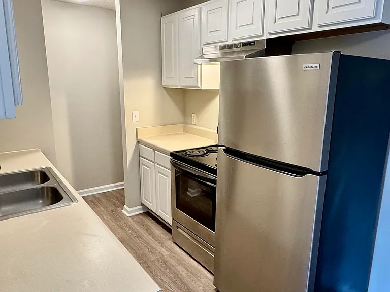 1251 Westpointe Dr #6 — Photo 3