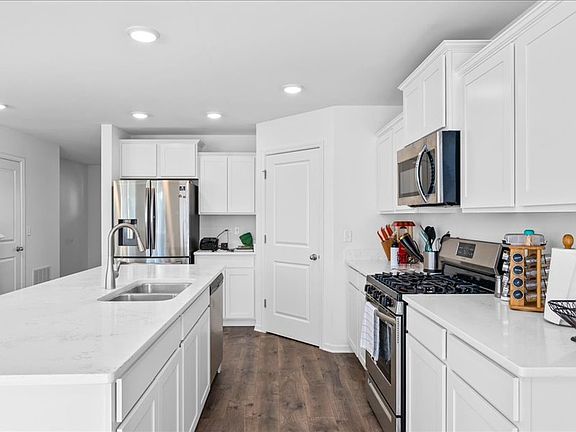 5th image of 539 Colchester Dr