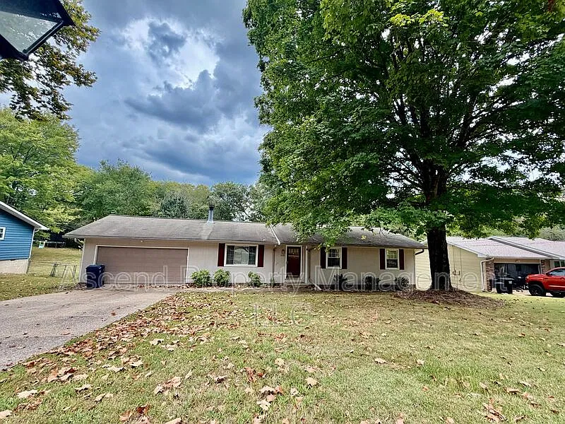3 bed, 2.0 bath, 1530 sqft, $1,895 — Photo 2