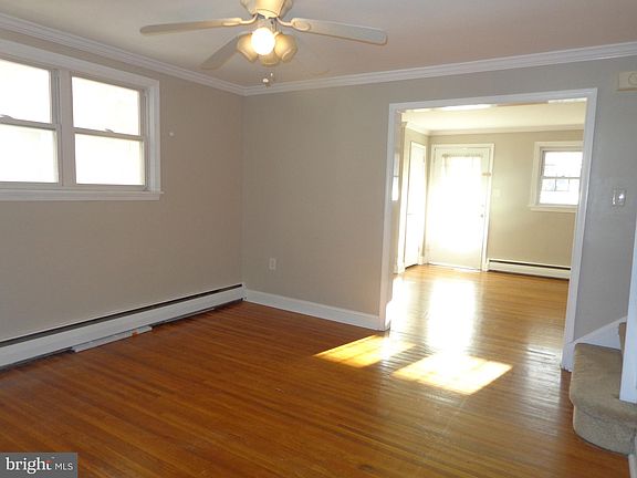 4th image of 130 E 8th Ave