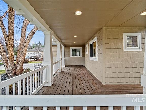 4th image of 300 W Colchester Dr