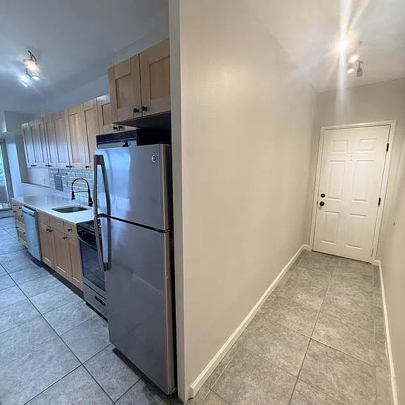 1508 Barclay Towers — Photo 8