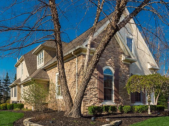 3rd image of 6850 Macneil Dr
