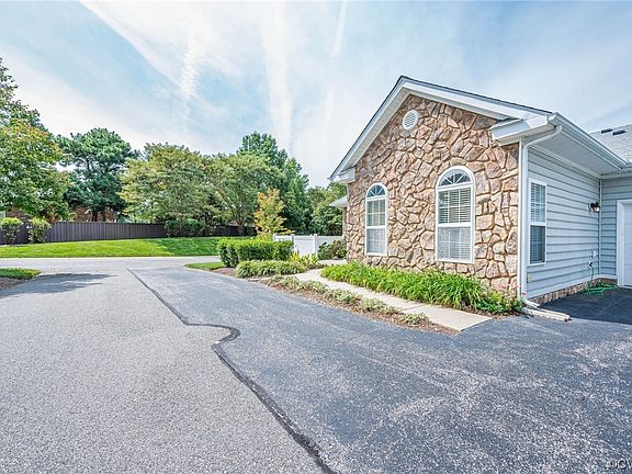 3rd image of 2568 Wanstead Ct