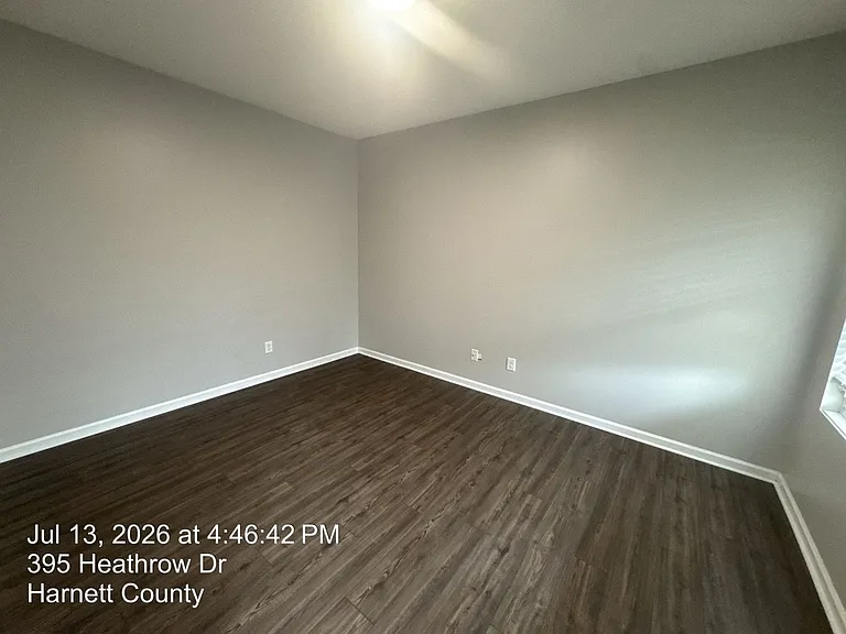 395 Heathrow Dr — Photo 10