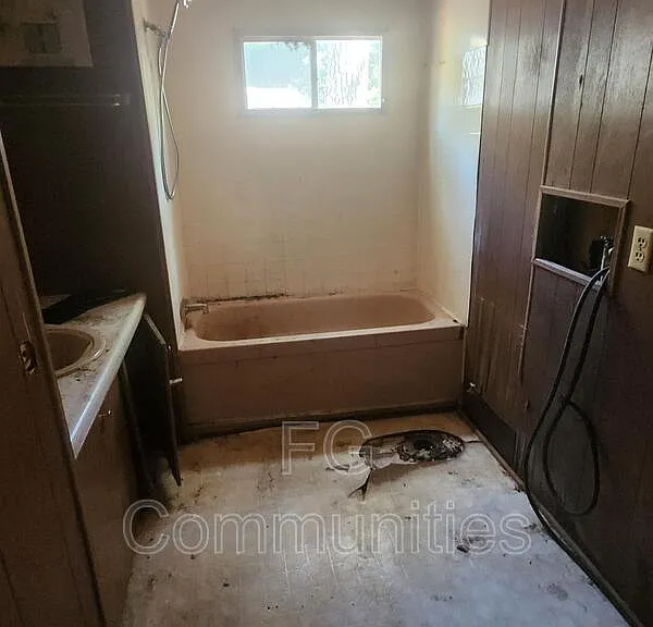 500 E 11th St #7 — Photo 7