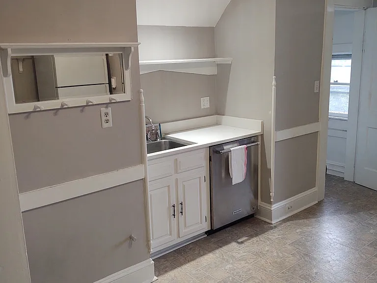 Large Updated Eat in Kitchen